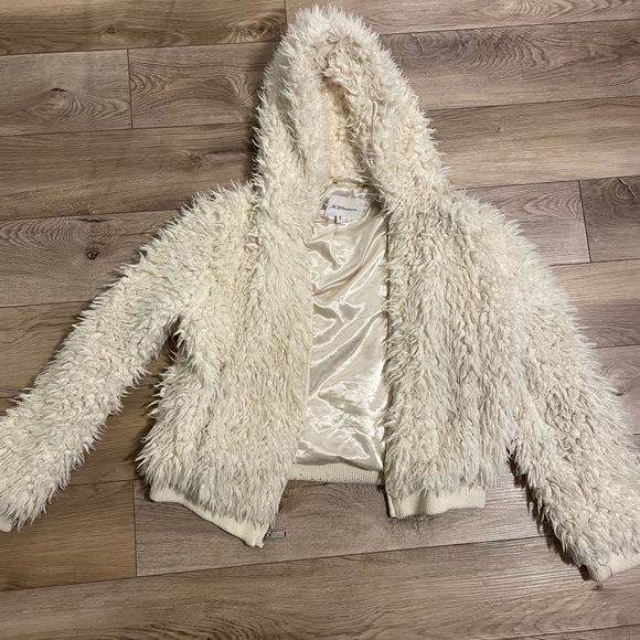 bcbg faux fur bomber jacket size M - Picture 5 of 5